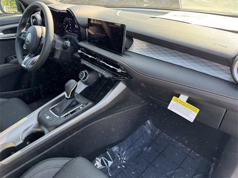 New 2025 Alfa Romeo Tonale w/ Premium Package image 7