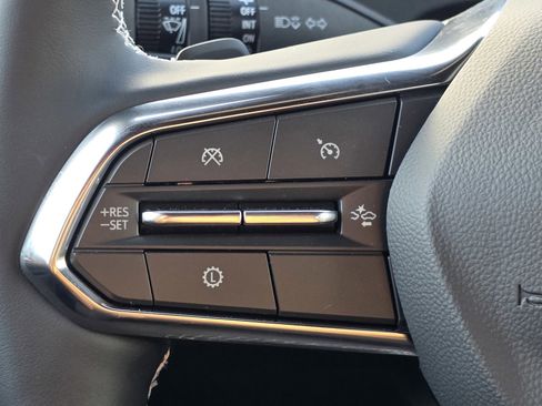 New 2025 Chevrolet Traverse LT w/ Driver Confidence Package image 33