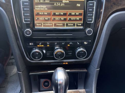 Used 2014 Volkswagen Passat TDI SEL Premium image 16