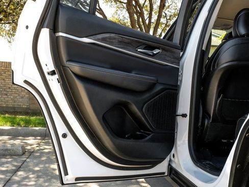 Used 2023 Jeep Grand Cherokee Limited image 56