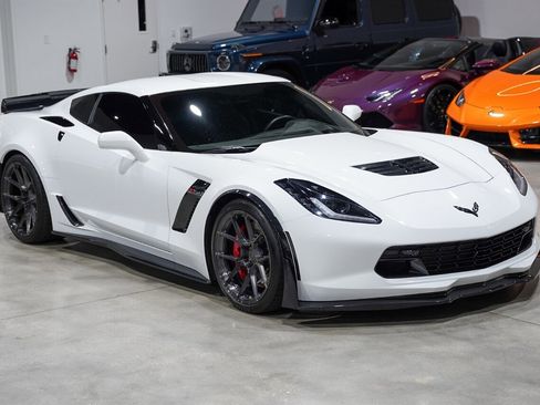 Used 2016 Chevrolet Corvette Z06 w/ 3LZ Preferred Equipment Group image 8