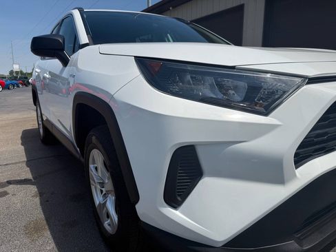 Used 2021 Toyota RAV4 LE AWD/4WD image 7
