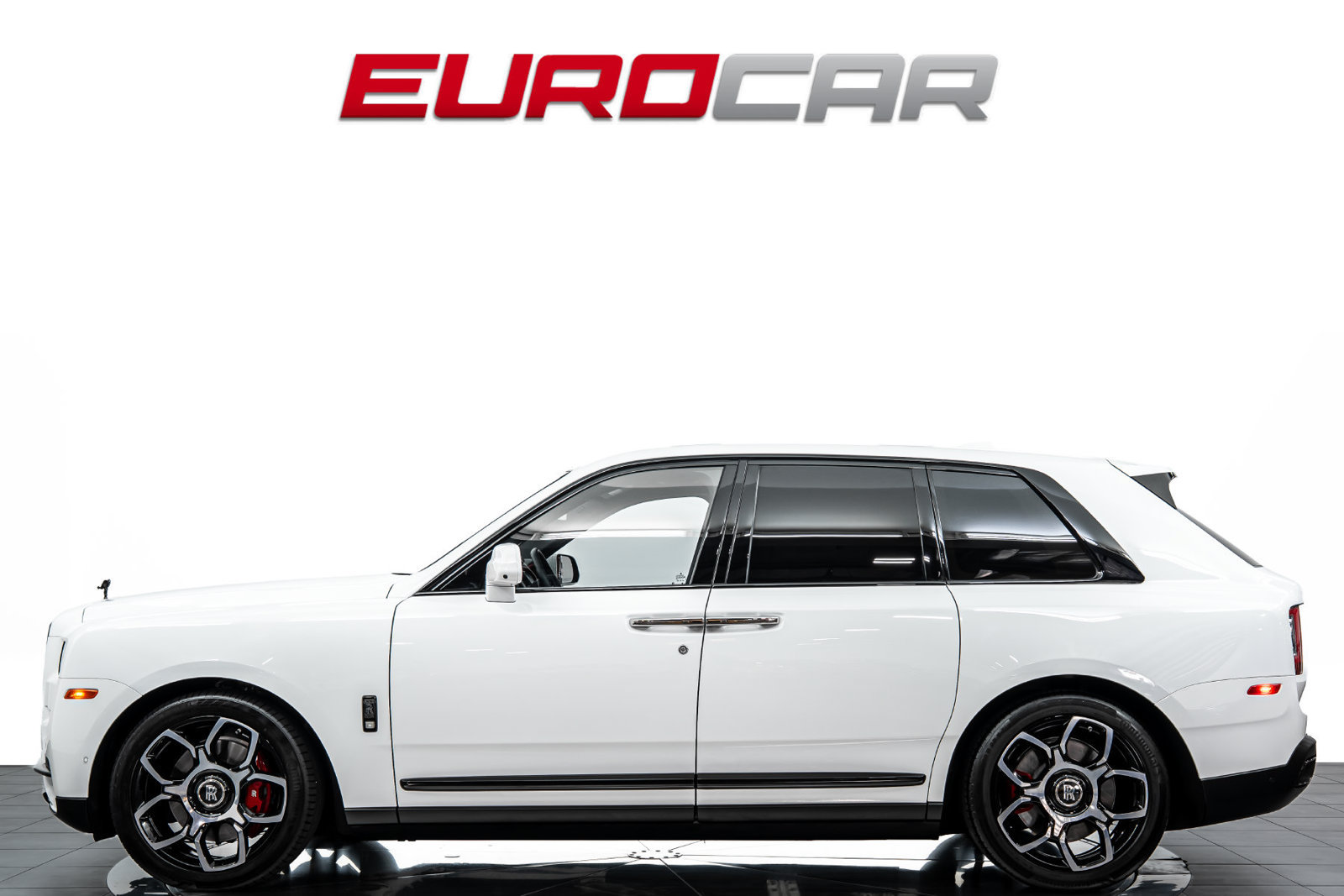 Used 2022 Rolls-Royce Cullinan Black Badge w/ Dark Exterior Package AWD/4WD image 2