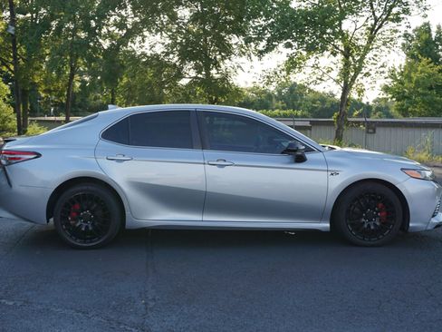 Used 2019 Toyota Camry SE FWD image 4