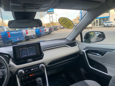 Used 2019 Toyota RAV4 XLE image 38