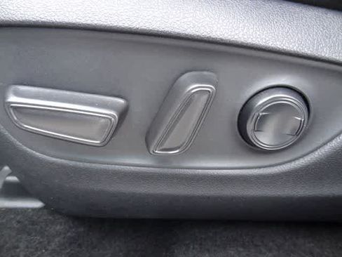 Used 2024 Toyota RAV4 XLE FWD image 7