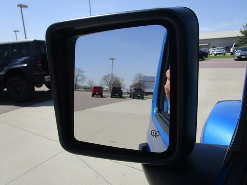 Used 2024 Jeep Wrangler Unlimited Sahara AWD/4WD image 33