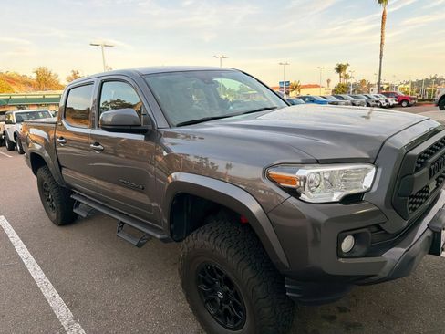 Used 2021 Toyota Tacoma SR5 RWD image 10