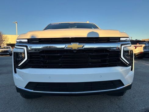 Used 2025 Chevrolet Suburban LS image 9