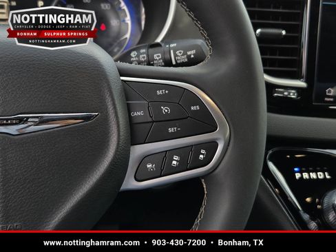 Used 2025 Chrysler Pacifica Select FWD image 22