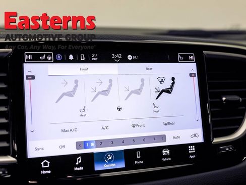 Used 2023 Chrysler Pacifica Touring-L image 19