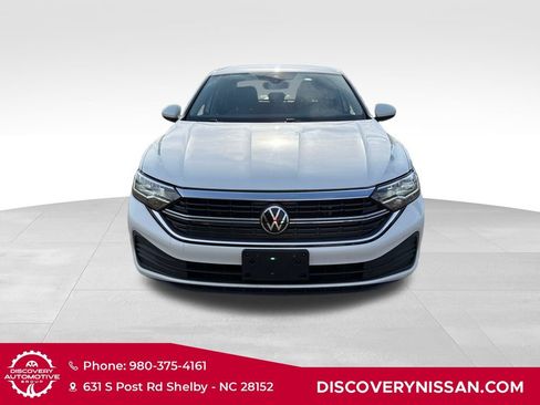 Used 2023 Volkswagen Jetta SE FWD image 5