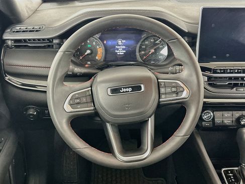 Used 2025 Jeep Compass Trailhawk AWD/4WD image 18