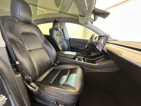 Used 2021 Tesla Model Y Long Range image 18