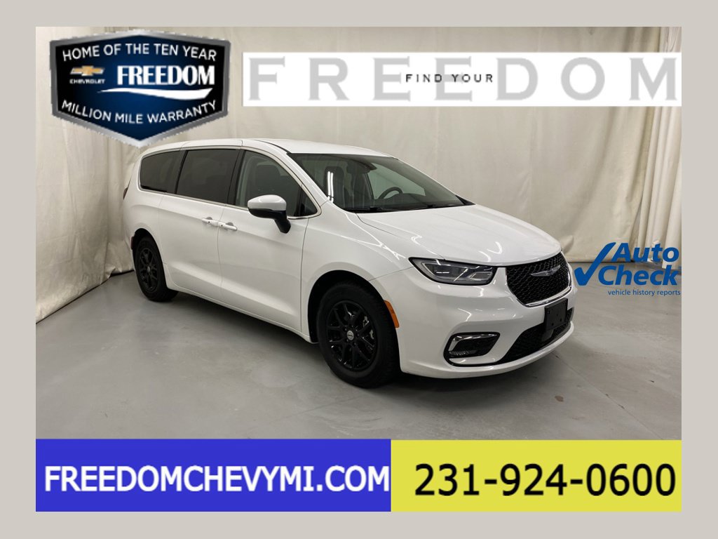 Used 2023 Chrysler Pacifica Touring-L FWD image 1