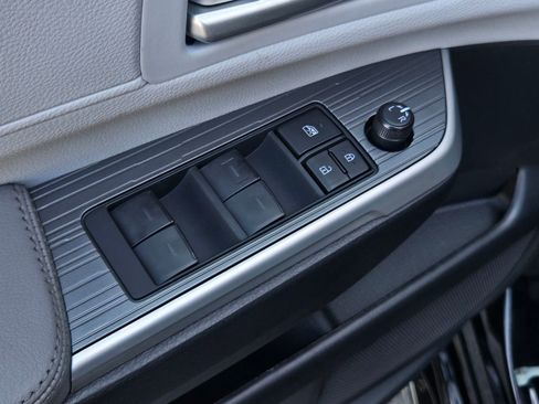 Used 2026 Toyota Sienna XLE image 10