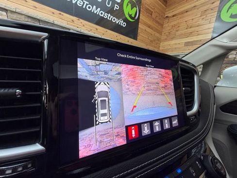 Used 2022 Chrysler Pacifica Limited FWD image 21