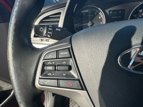 Used 2018 Hyundai Elantra Value Edition FWD image 17