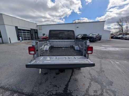 Used 2021 Jeep Gladiator Sport image 13