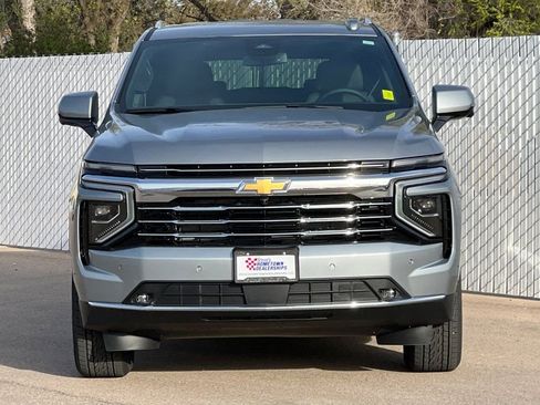New 2026 Chevrolet Suburban LT image 6