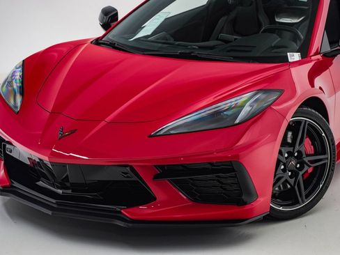 Used 2021 Chevrolet Corvette Stingray Preferred Cpe w/ Z51 Performance Package RWD image 4