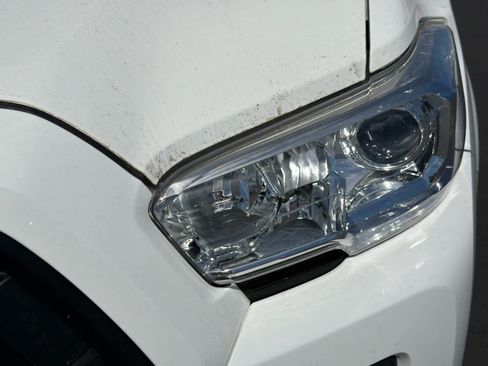 Used 2022 Toyota Tacoma SR w/ SR Convenience Package RWD image 11