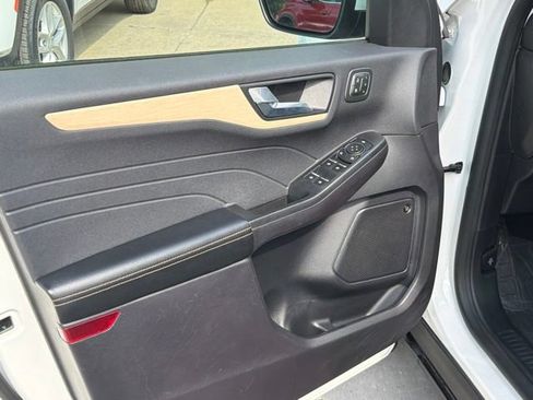 Used 2022 Ford Escape Titanium w/ Titanium Elite Package AWD/4WD image 17