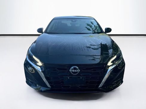 Used 2023 Nissan Altima 2.5 SV FWD image 2