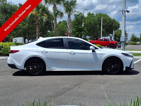 Used 2025 Toyota Camry SE w/ Convenience Package FWD image 9