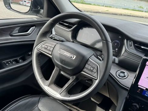 Used 2023 Jeep Grand Cherokee L Limited image 11