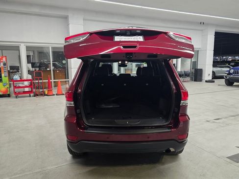 Certified 2022 Jeep Grand Cherokee Laredo X image 38