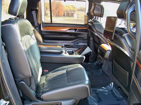 Used 2022 Jeep Grand Wagoneer Series III w/ Rear Seat Video Group 1 image 15