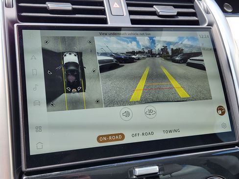 Used 2025 Land Rover Discovery S image 22