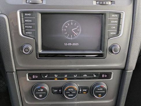 Used 2016 Volkswagen e-Golf SE w/ DC Fast Charging Package image 13