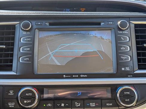 Used 2017 Toyota Highlander XLE image 13