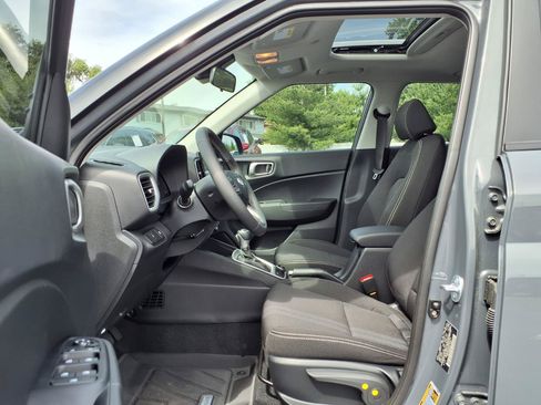 Used 2026 Hyundai Venue SEL FWD image 19