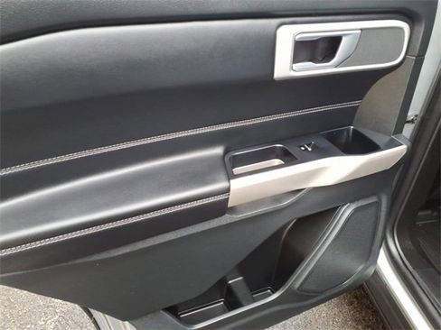 Used 2023 Ford Explorer XLT w/ Class IV Trailer Tow Package image 14