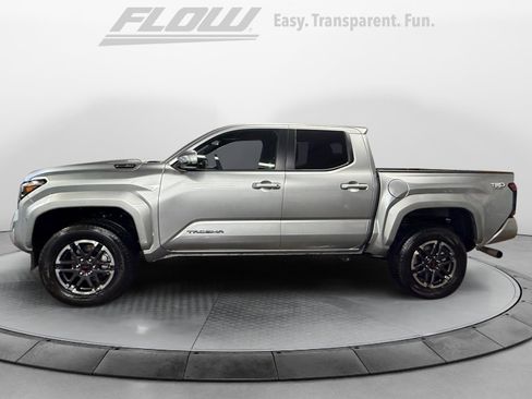 Used 2025 Toyota Tacoma TRD Sport w/ TRD Sport Upgrade Package image 5