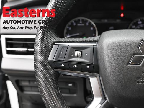 Used 2025 Mitsubishi Outlander SE AWD/4WD image 15
