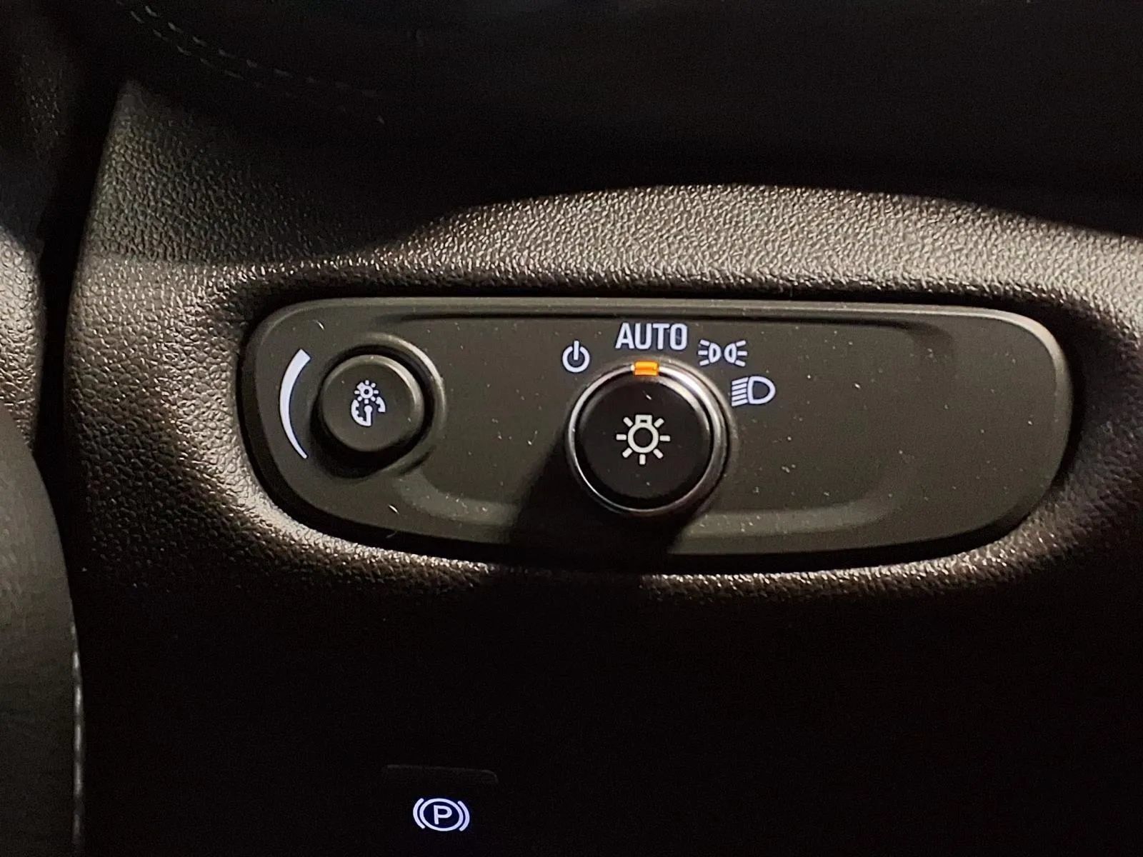 Used 2019 Chevrolet Blazer LT FWD image 27