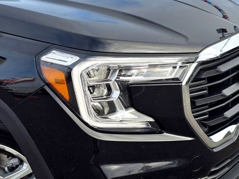 Used 2024 GMC Terrain SLE image 27