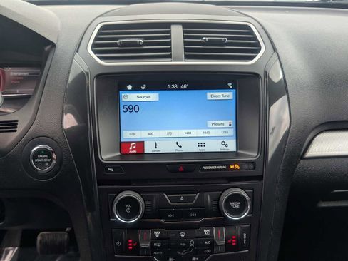 Used 2017 Ford Explorer XLT w/ Equipment Group 202A image 10