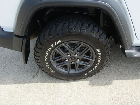 Used 2025 Jeep Wrangler Unlimited Sport AWD/4WD image 11