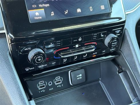 Used 2024 Jeep Grand Cherokee Altitude image 21