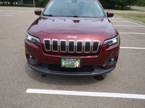 Used 2019 Jeep Cherokee Latitude w/ Cold Weather Group AWD/4WD image 24