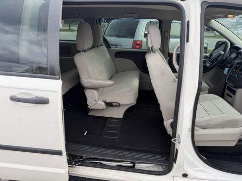 Used 2013 Dodge Grand Caravan American Value Package image 5