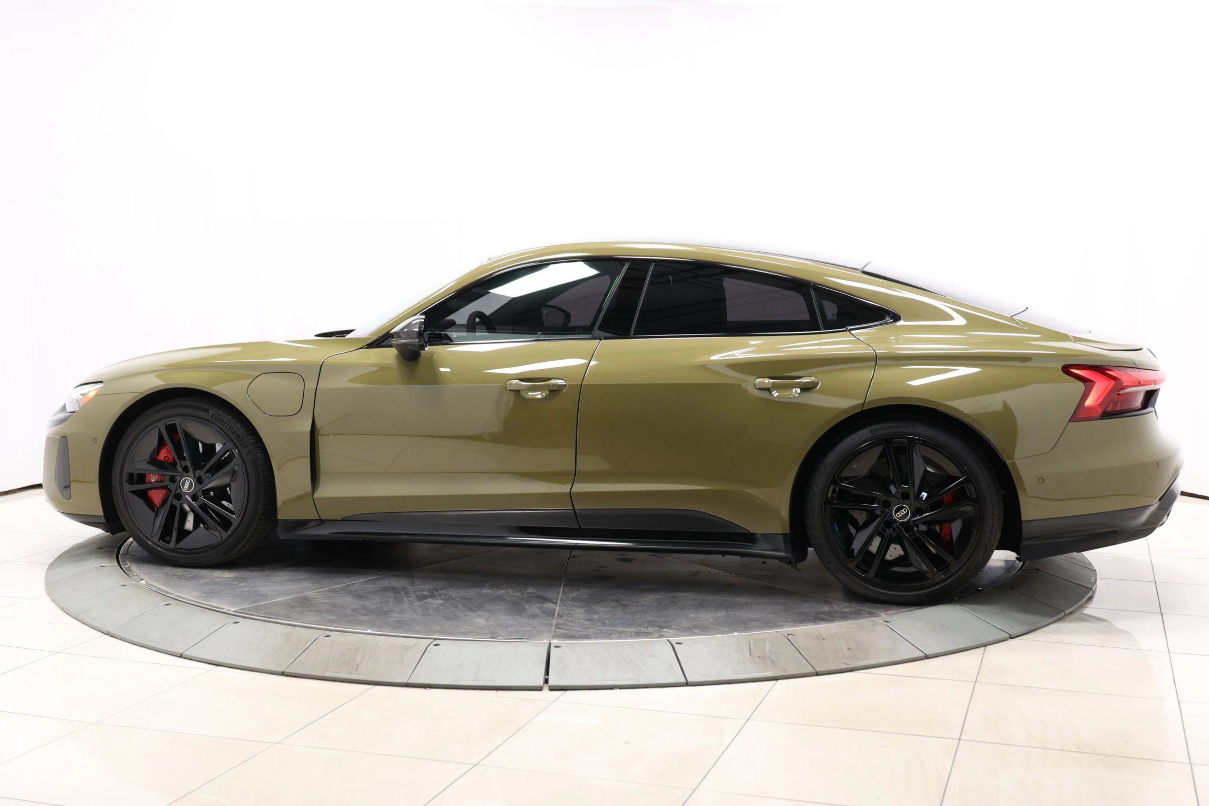 Used 2022 Audi RS e-tron GT w/ Year 1 Package AWD/4WD image 8