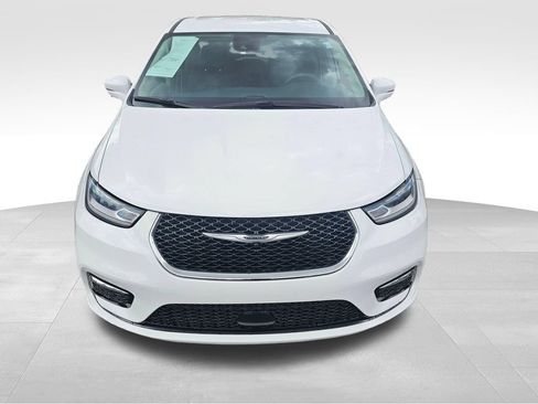 Used 2022 Chrysler Pacifica Touring-L FWD image 3