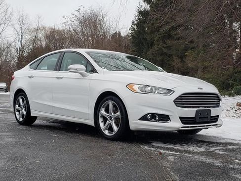 Used 2016 Ford Fusion SE image 1