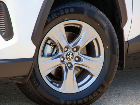 Used 2025 Toyota RAV4 XLE FWD image 28